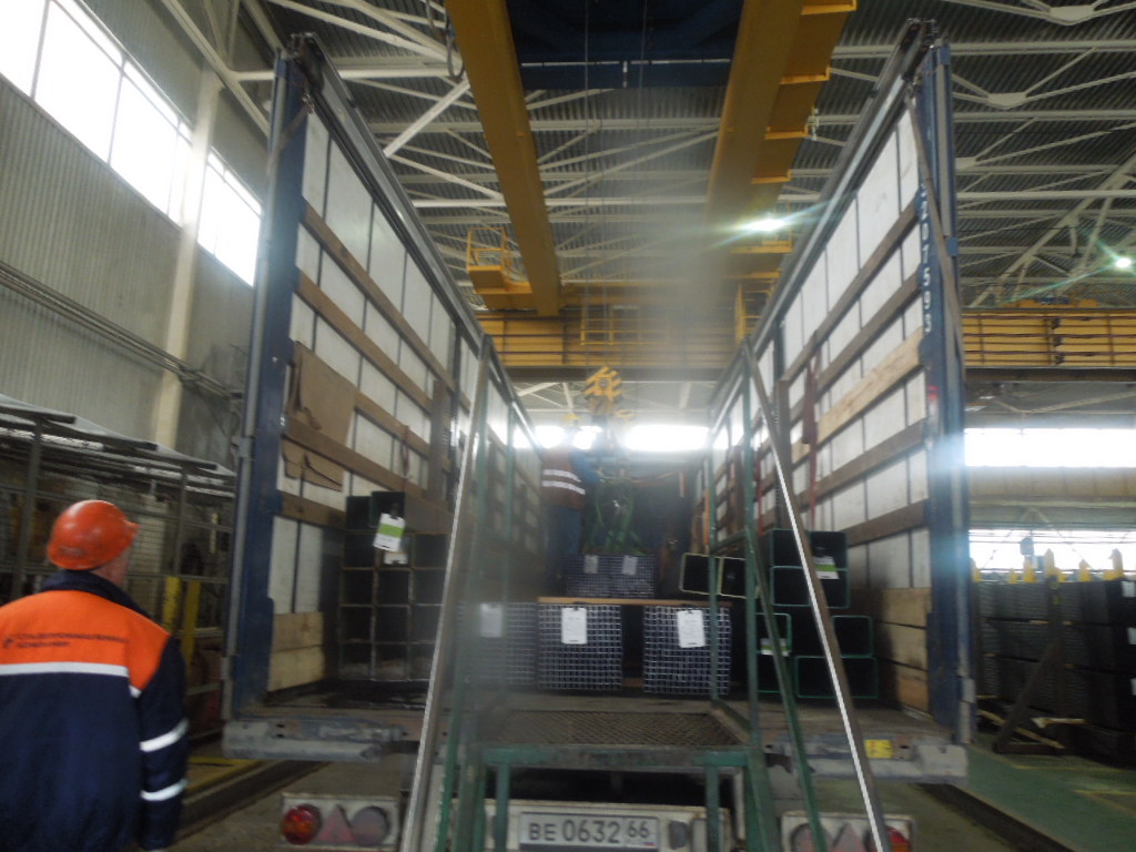 Погрузка сборной машины тр пр 160х160х6 тр пр 160х160х5 тр пр 25х25х1,5